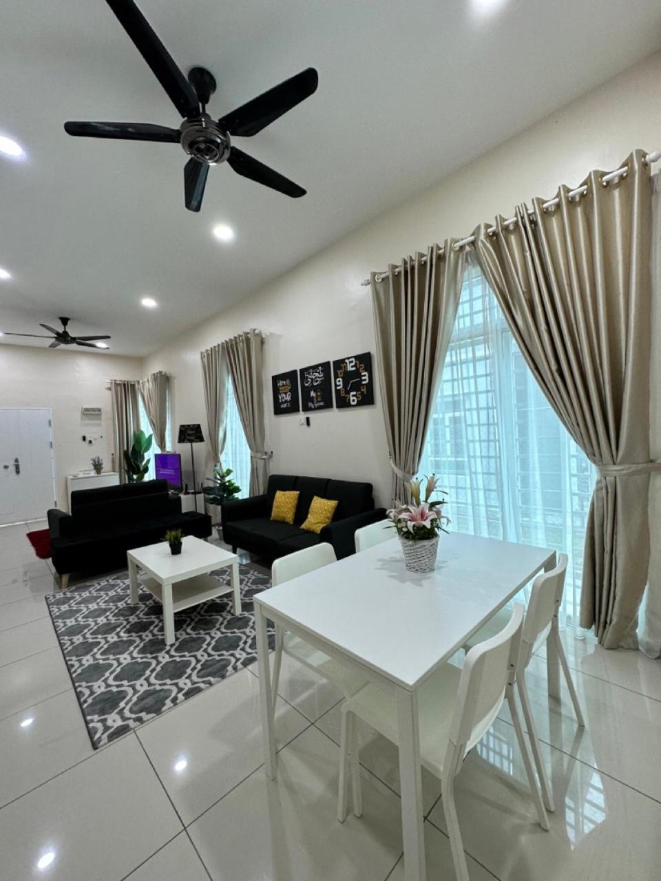 Rumahku Homestay, Taman Jasin Perdana Exterior foto